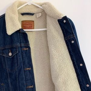 ✨SOLD✨ Levi’s Faux Shearling-Trimmed Denim/Jean Jacket